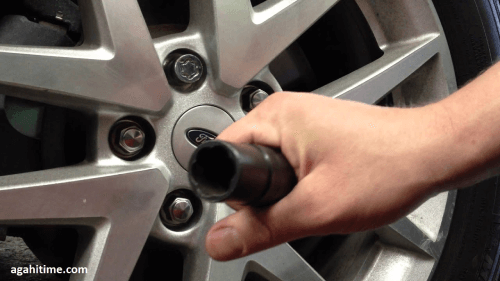 Locking-of-the-front-wheel