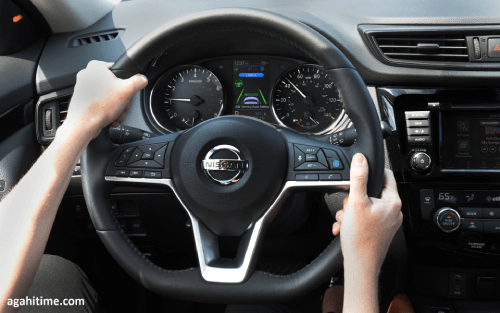 Pulling-the-steering-wheel